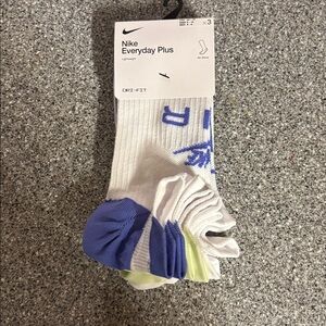 NIKE EVERYDAY PLUS LIGHTWEIGHT NO SHOW SOCKS 3 pair